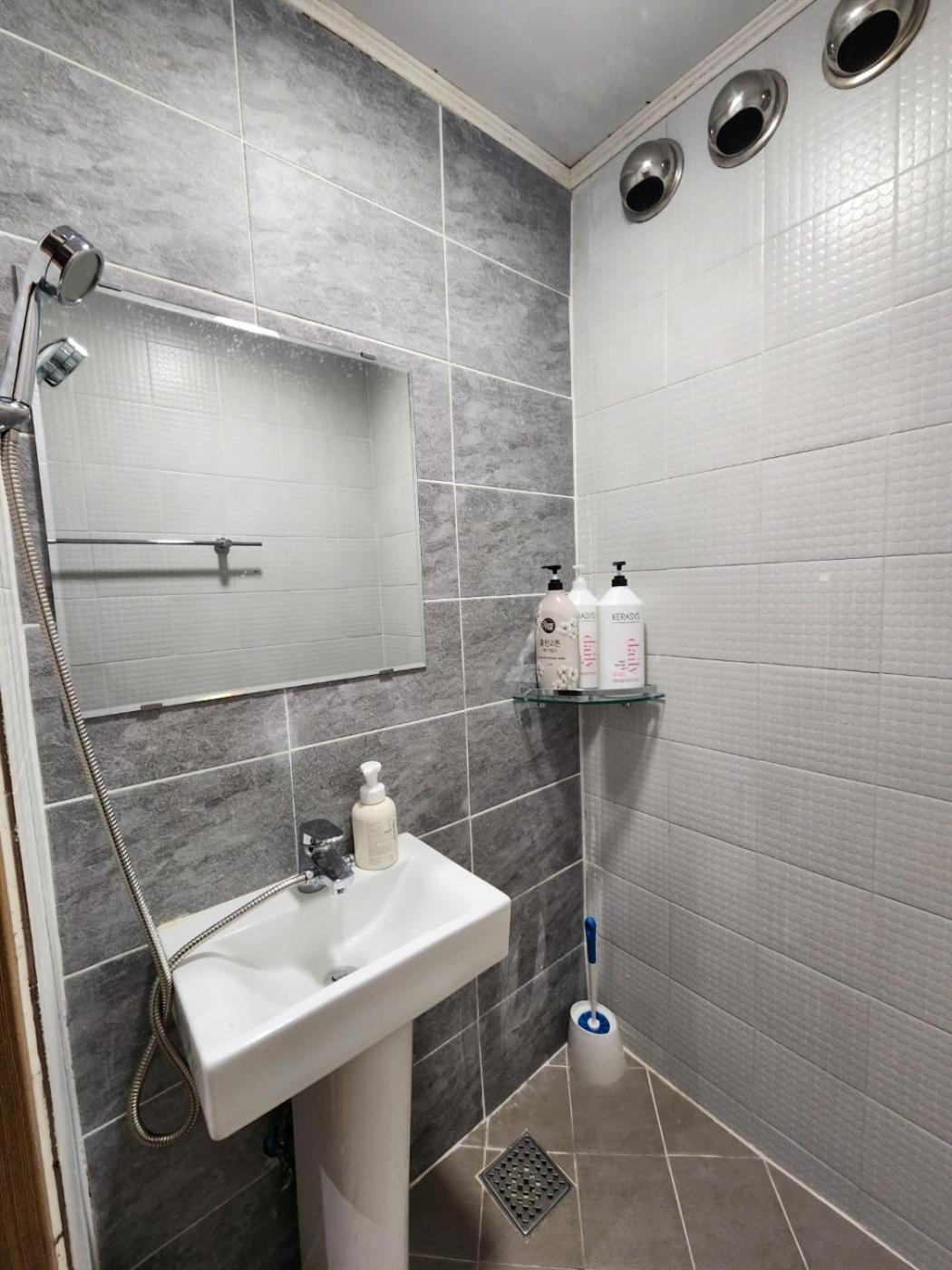Hostel Jl In Chung-Jeong Seoul Bagian luar foto